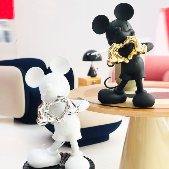 MICKEY WITH LOVE - BLACK AND GOLD (30CM)