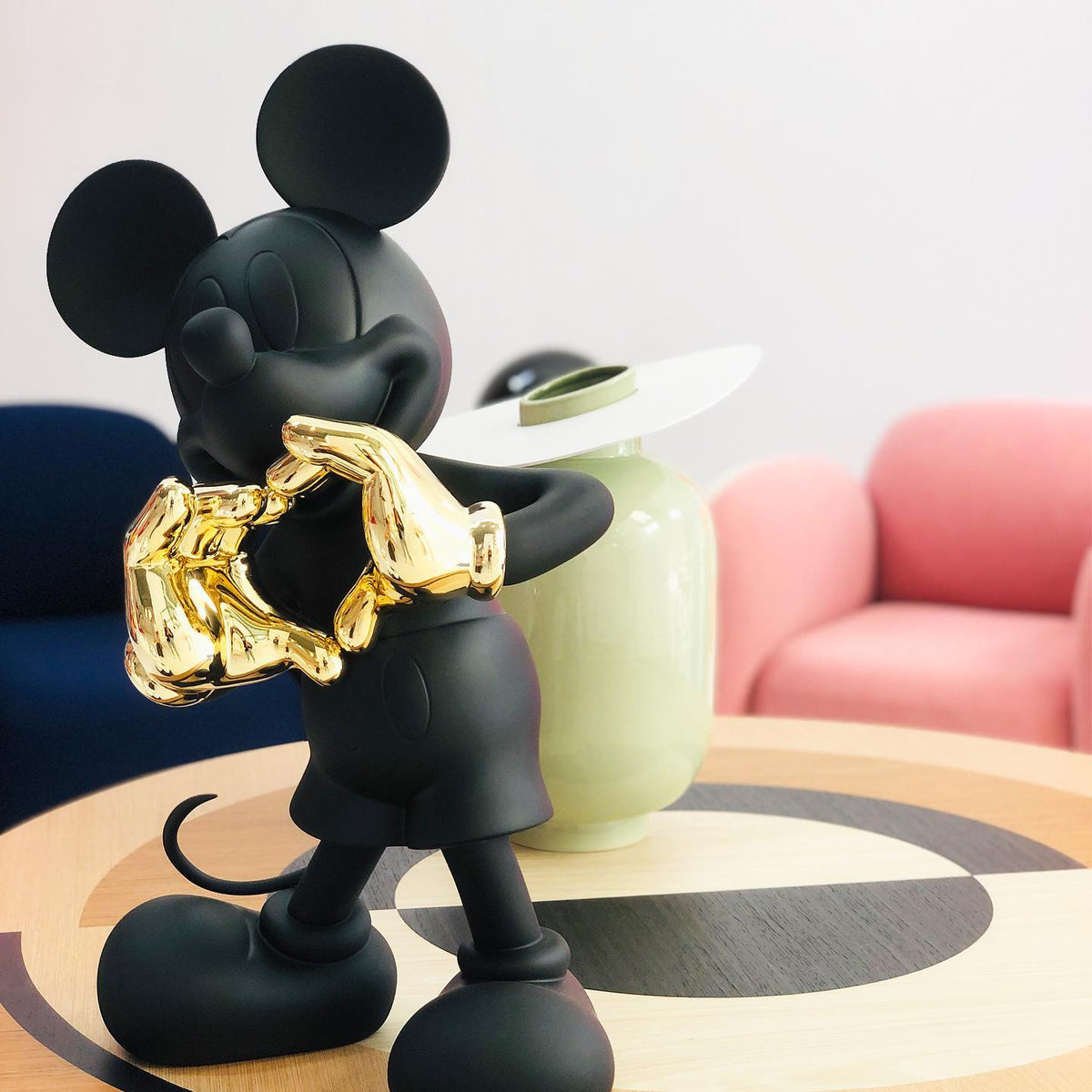 MICKEY WITH LOVE - BLACK AND GOLD (30CM)